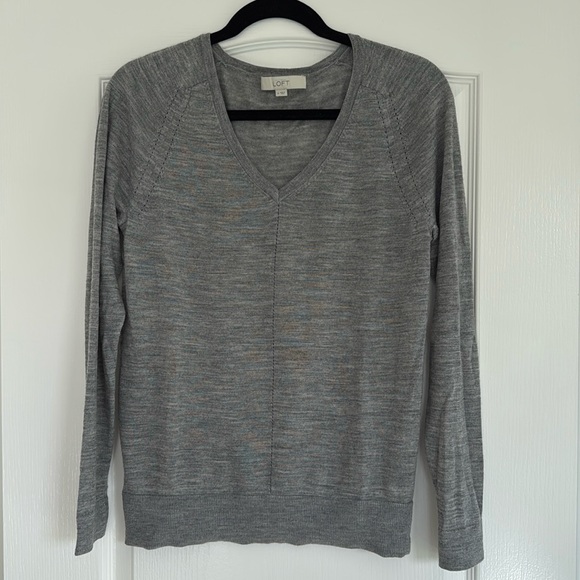 LOFT Sweaters - LOFT heather grey long sleeve v-neck sweater